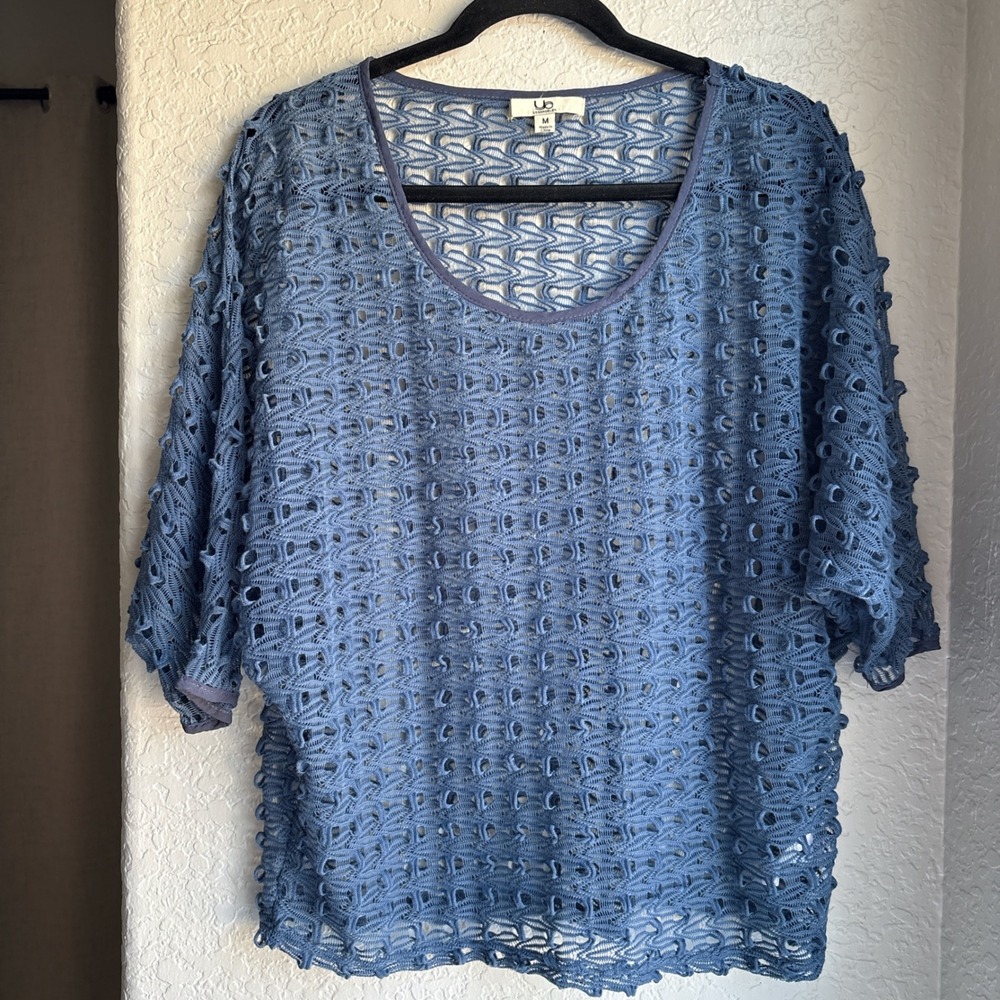 Womens M Top Open Knit Crochet Blue Batwing Boho YA Los‎ Angeles Texture Scoop
